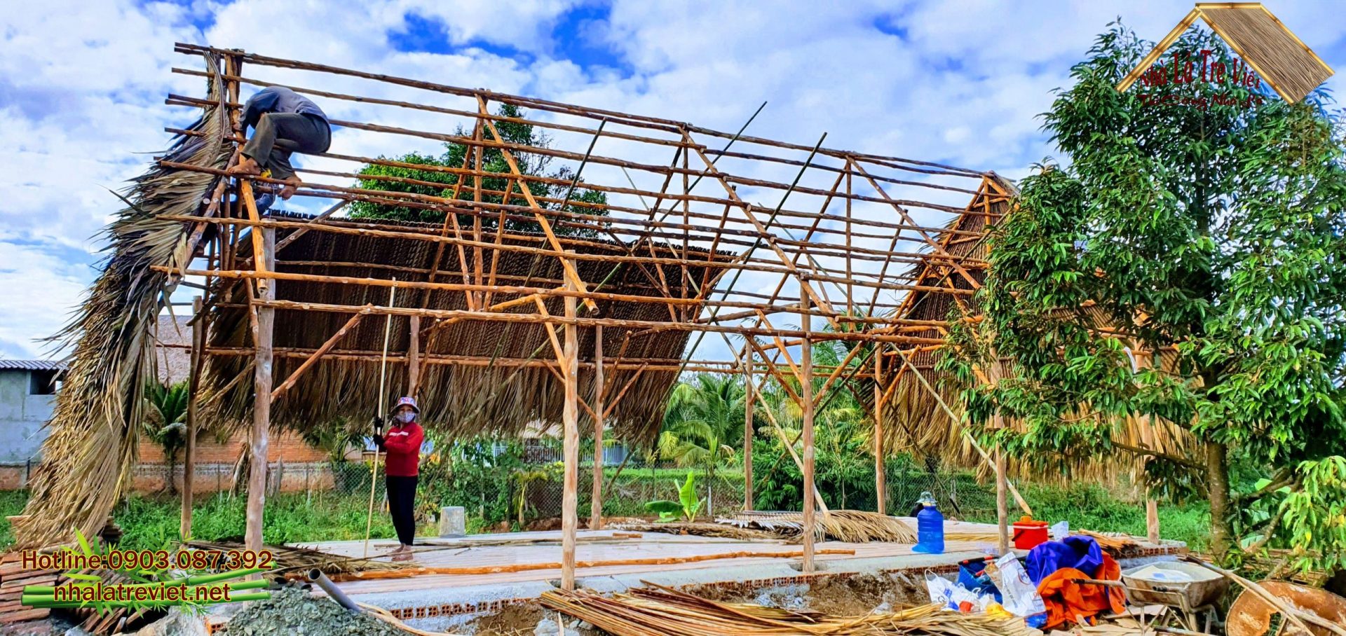 Thi công lợp mái lá dừa nhà hàng