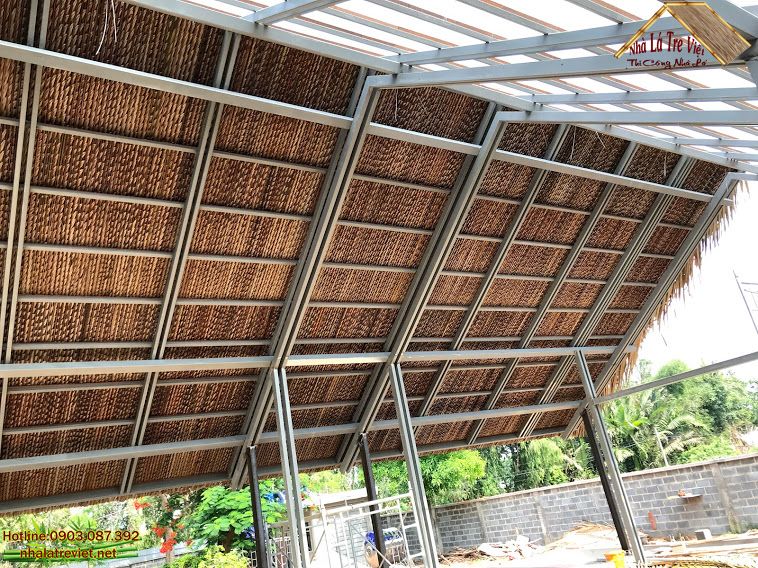 Thi công mái lá lợp khung sắt và những điều cần phải biết