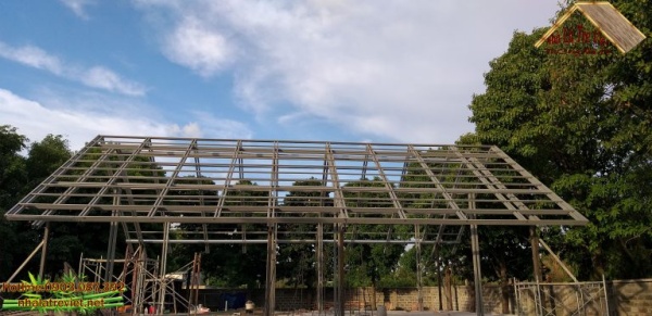 Thi công mái lá lợp khung sắt và những điều cần phải biết