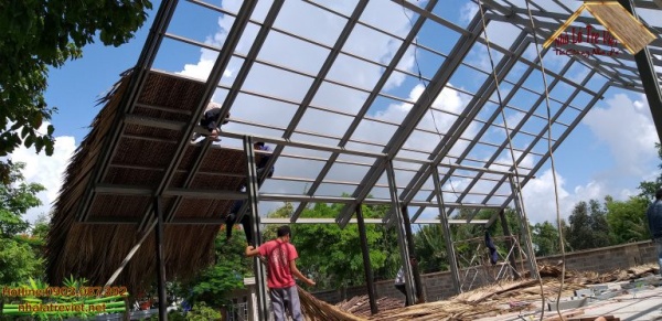 Thi công mái lá lợp khung sắt và những điều cần phải biết